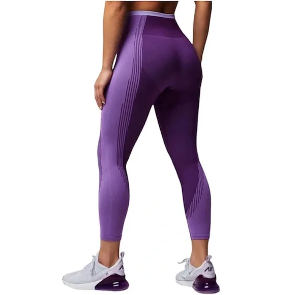 [Fablectics] Seamless Fusion High-Waisted 7/8 Legging - Picture 3 of 5
